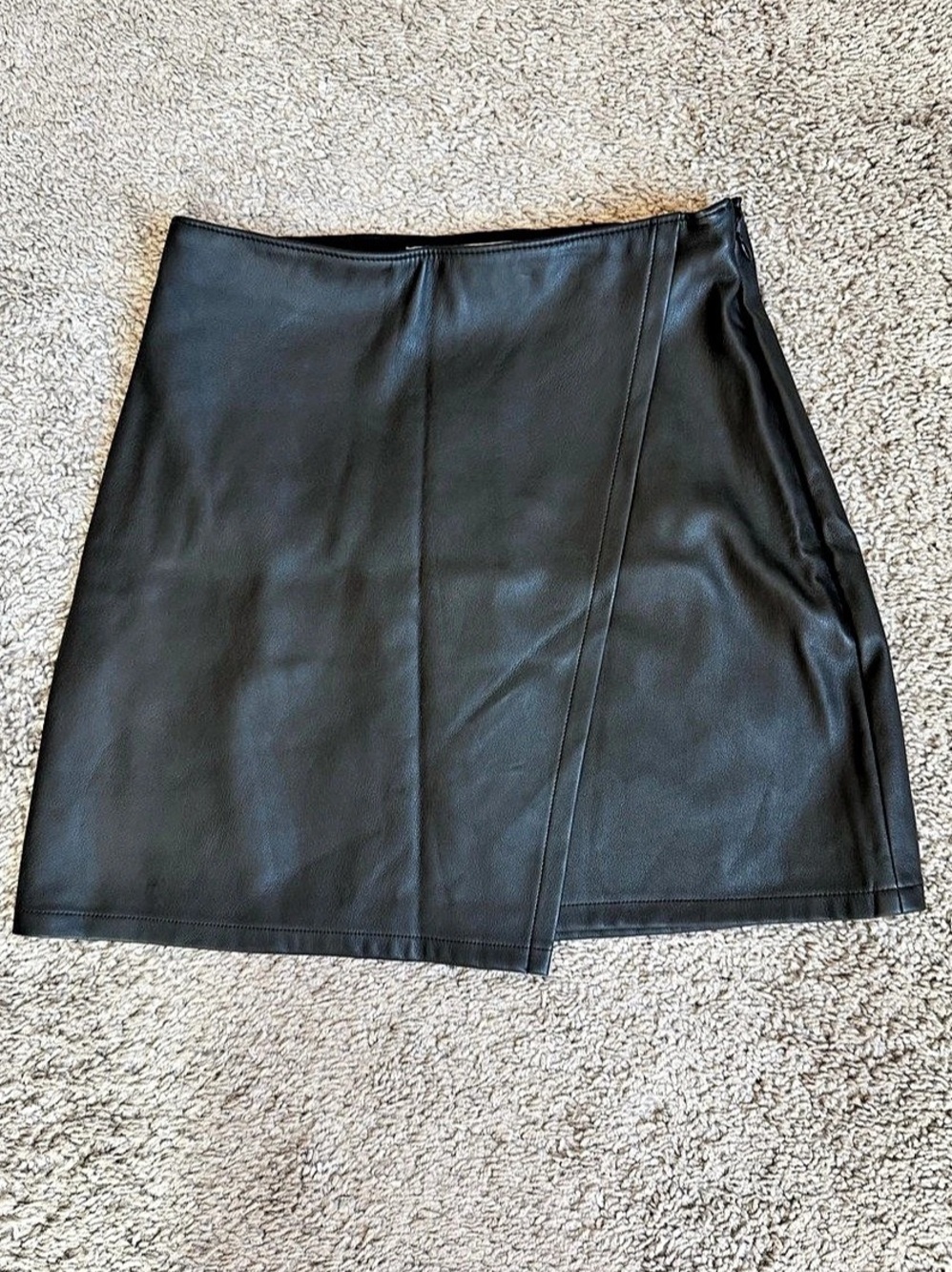 Hollister Ultra High-Rise Mini Faux Leather Wrap Skirt Size Small
